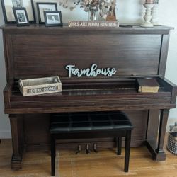 1913, AB Chase Stand Up Piano