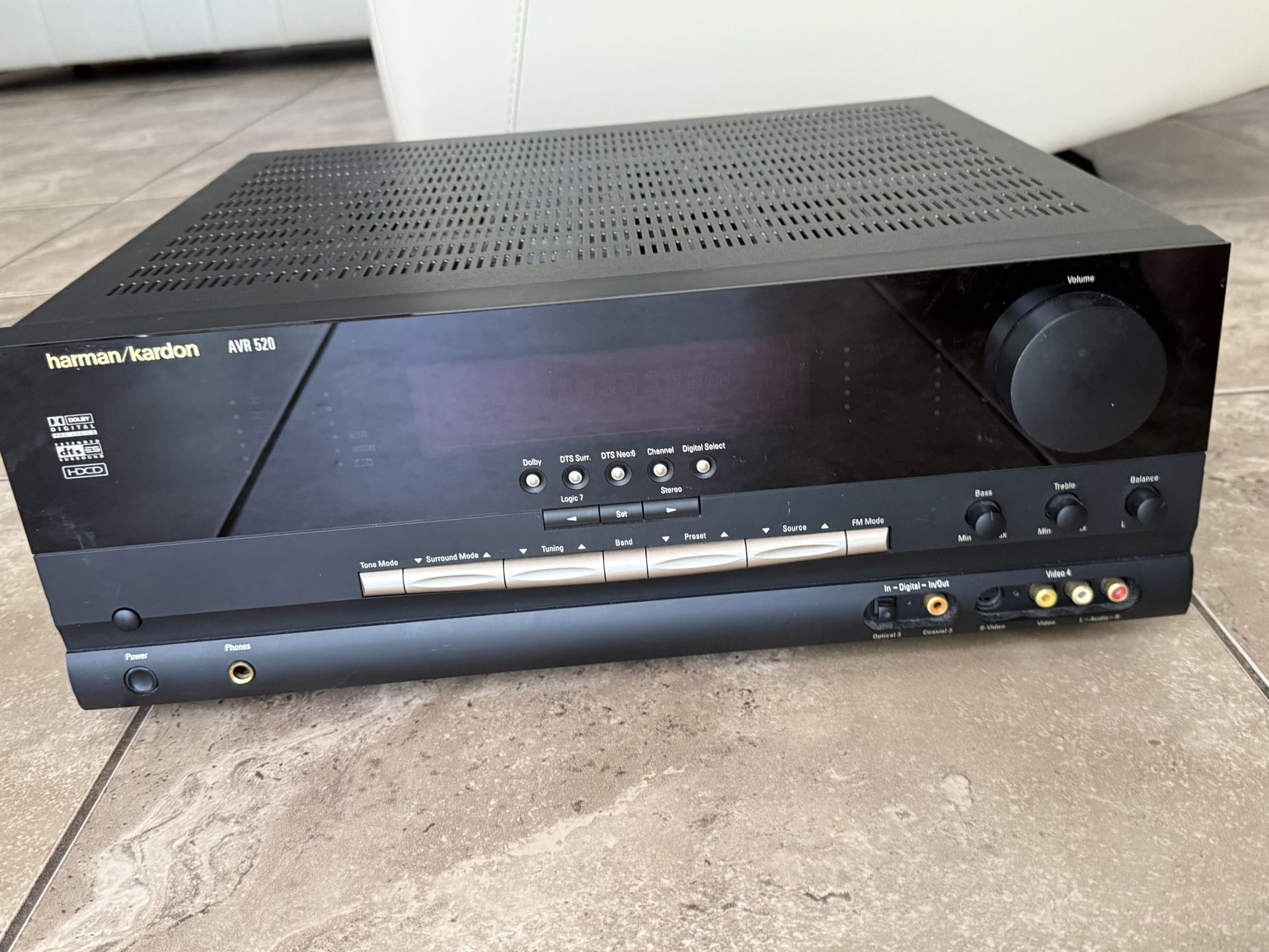 Harman Kardon AVR 520 A/V receiver with Dolby Digital, DTS-ES, and Dolby Pro Logic II stereo music