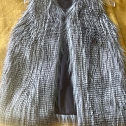 Faux Fur super groovy long soft in a mixture of grey white and brown
