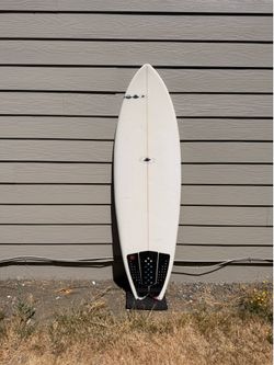 5’10” Round Nose Fish surfboard