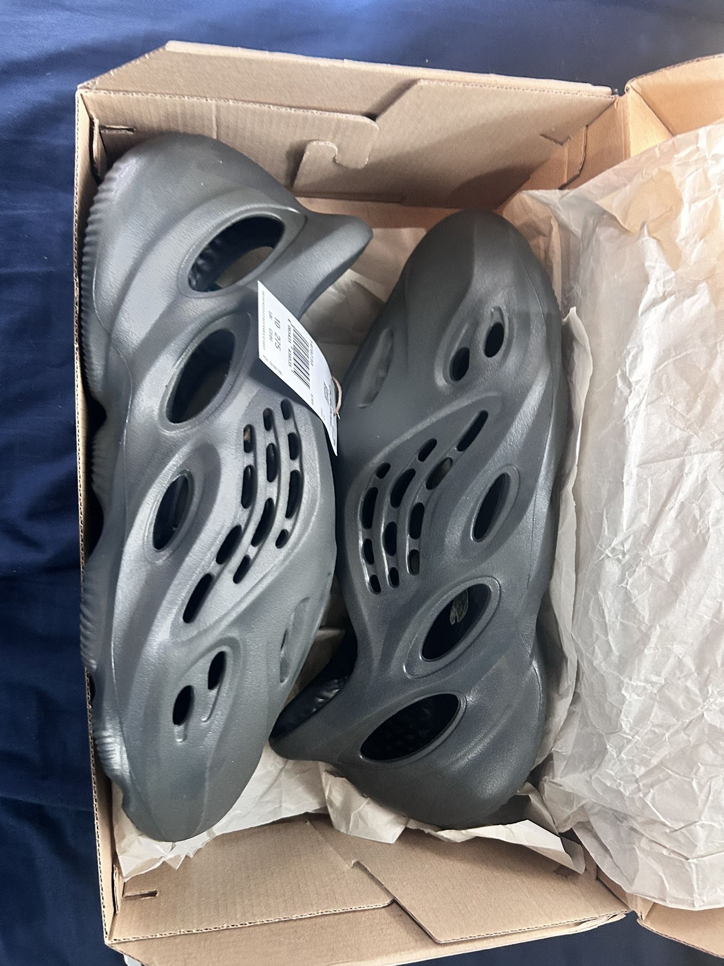 yeezy onyx foam runners size 10 brand new