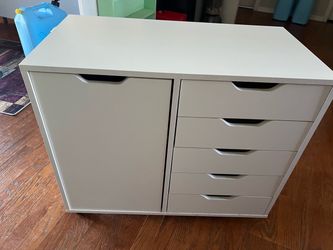 Storage cabinet