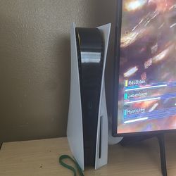 Ps5 + 2 remotes and damaged headset