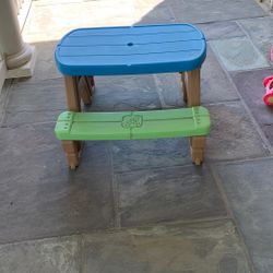 Picnic bench