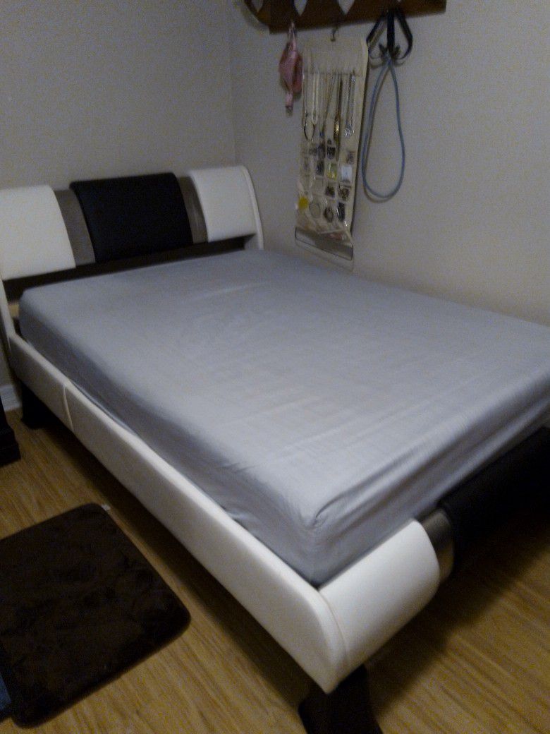 Full Size Platform Bed 
