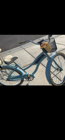 Women  beautiful 26" Beach Cruiser with child seat. Rode twice