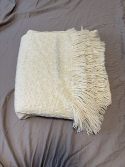 Pendleton 100% Pure Virgin Wool Throw Blanket Cream White Fringed Made in USA