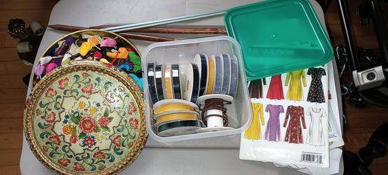 Sewing/knitting supplies/a few patterns $20