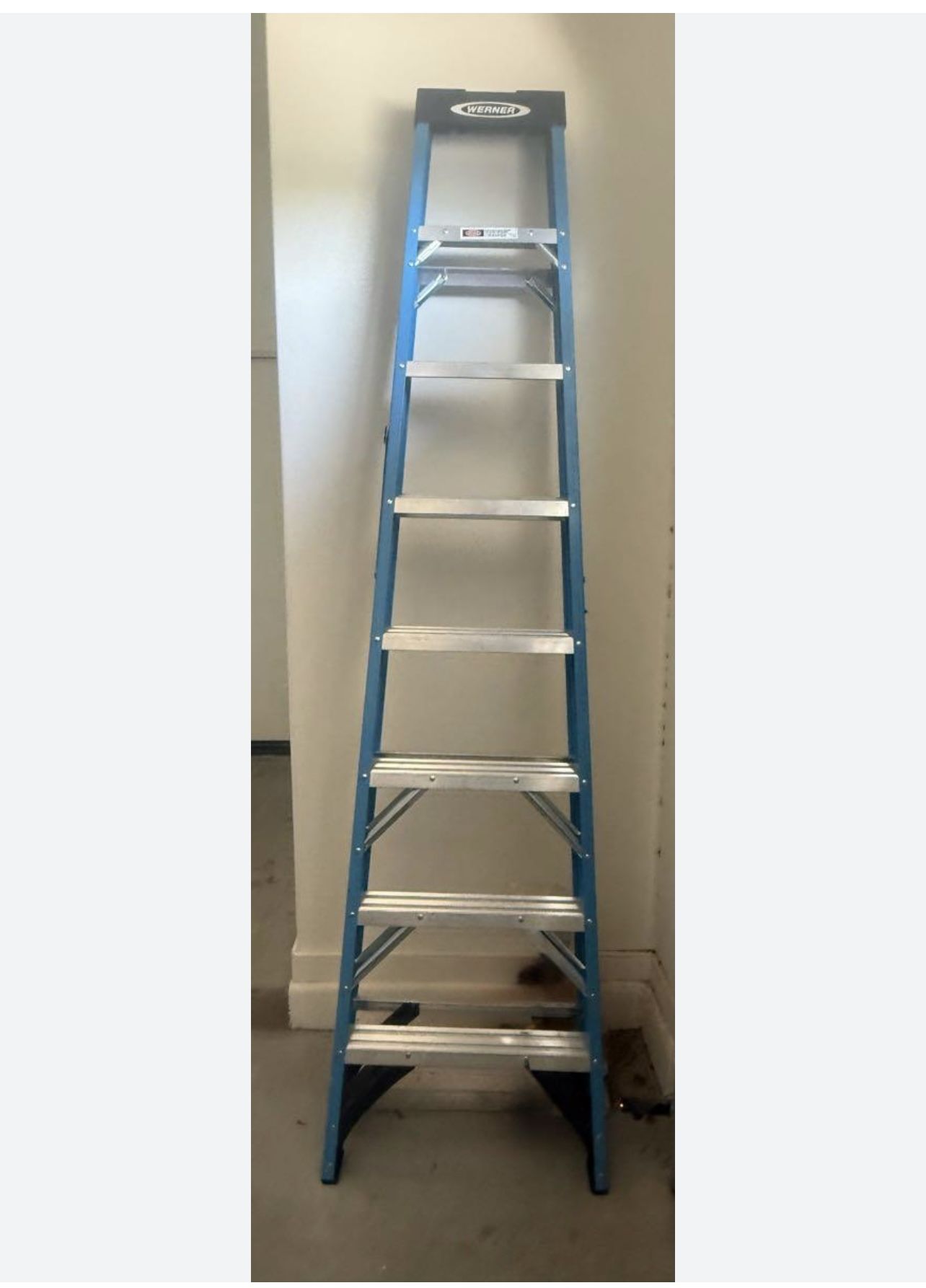 WERNER 8 ‘ FIBERGLASS STEP LADDER 