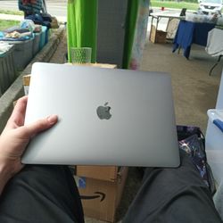 Apple Laptop