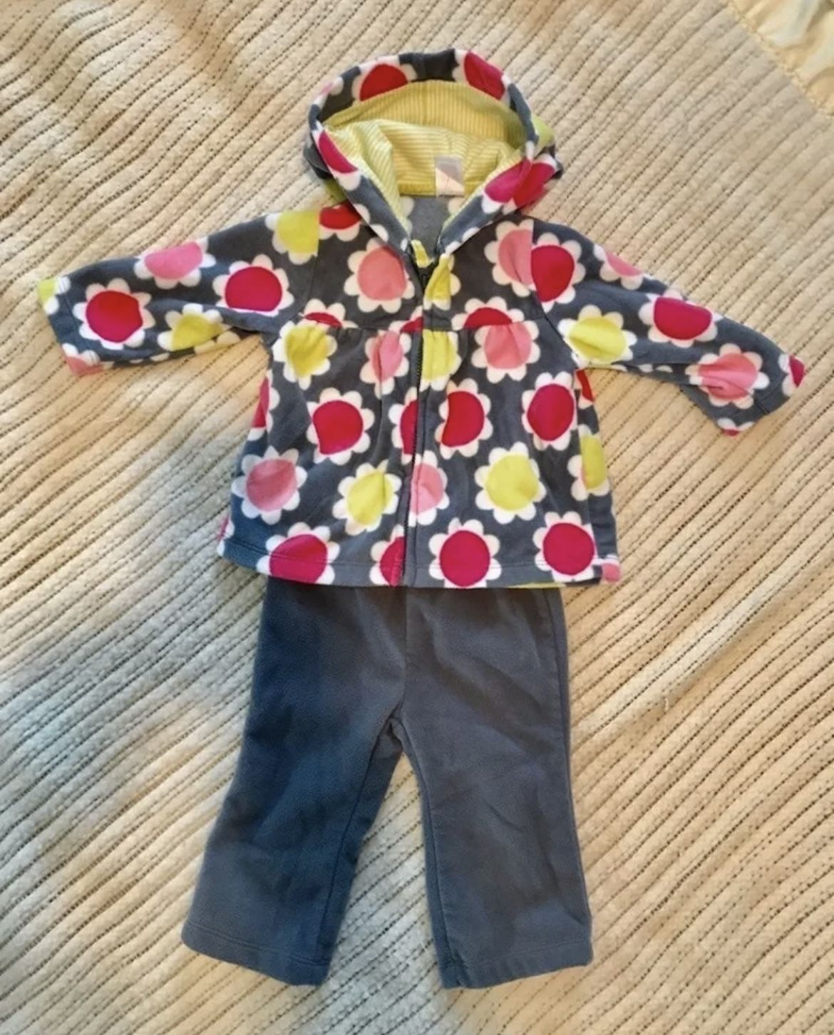 Carter’s size 6 mo 2-piece hooded fleece jacket w/pants.  Full zipper grey jacket has lime and dark and light pink flowers.  Hood is lined.  Fleece pa