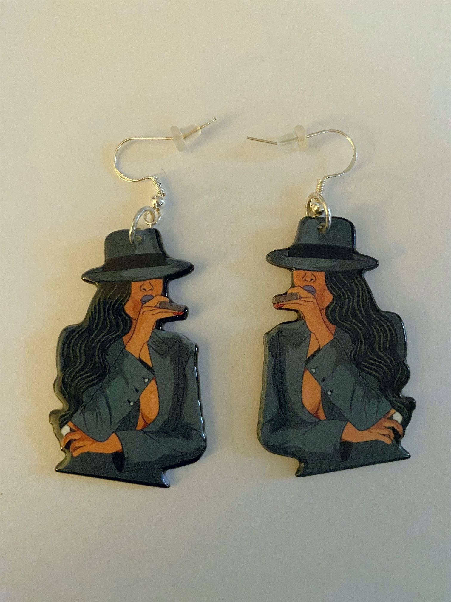 Stylish Gray Earrings with Artistic Design
