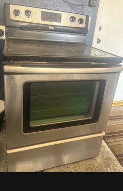 Whirlpool electric stove Oven works great!