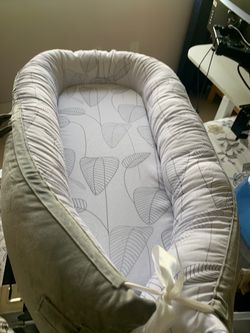 Baby Nest Pod with Leaf Print