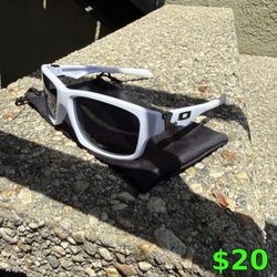 Oakley Jupiter style sunglassss
