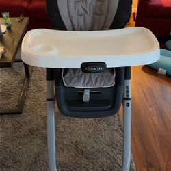 Graco DuoDiner  DLX 6-in 1 Standard High Chair Ario