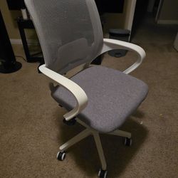 Light White And Gray Mesh Office Chair. 
