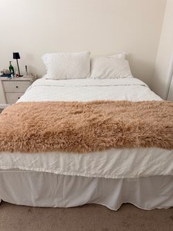 Queen size bed and bed base