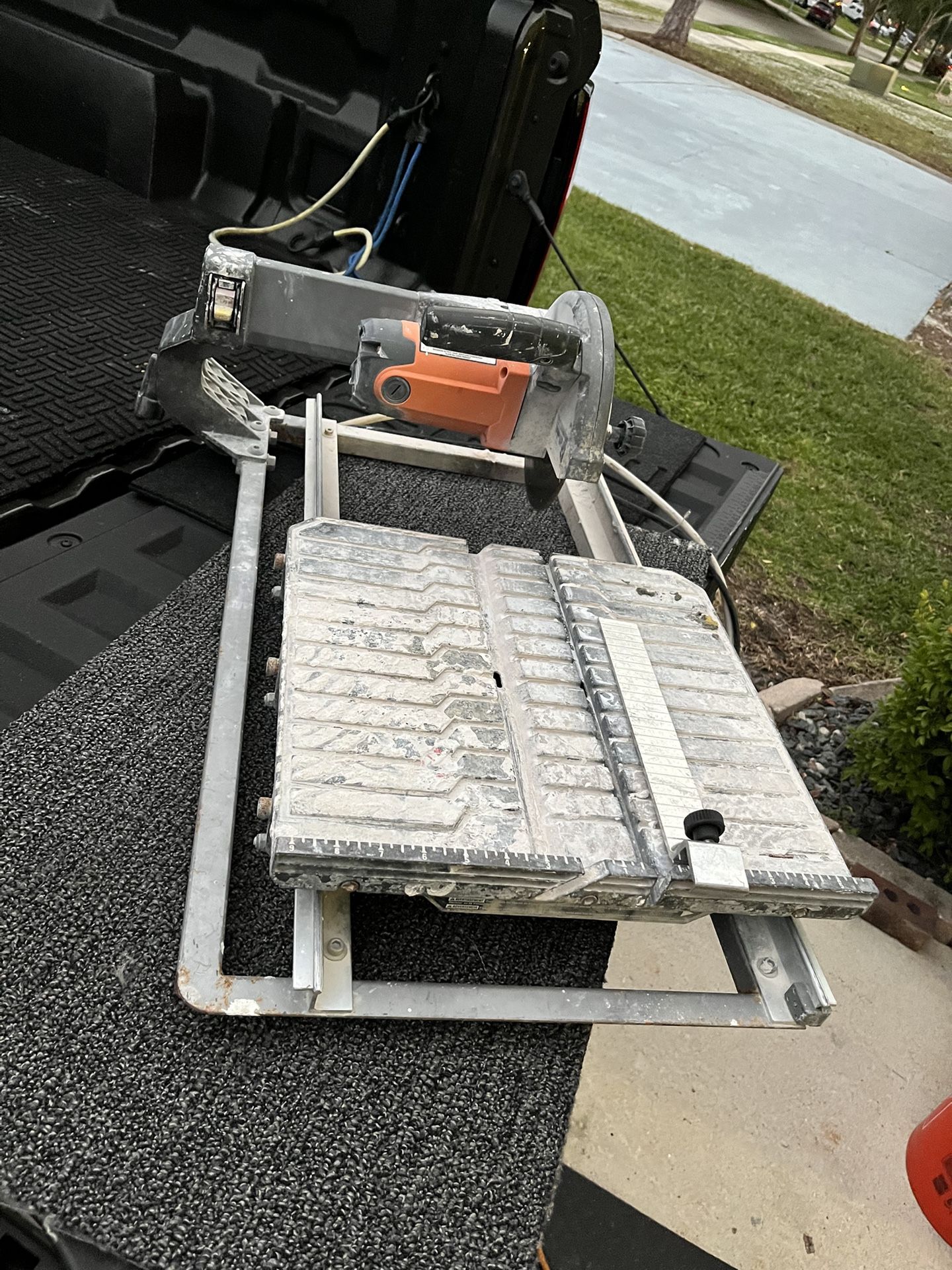 Rigid tile saw working missing tray Wet, Saw 