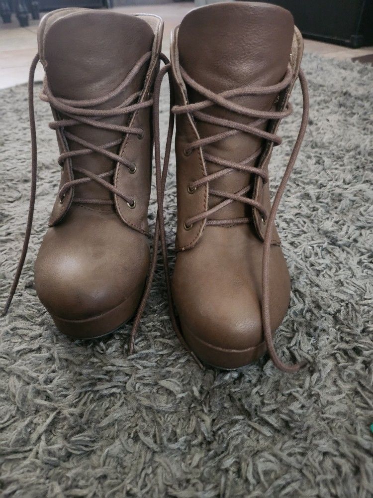 Womens Soda Boots Size 5.5