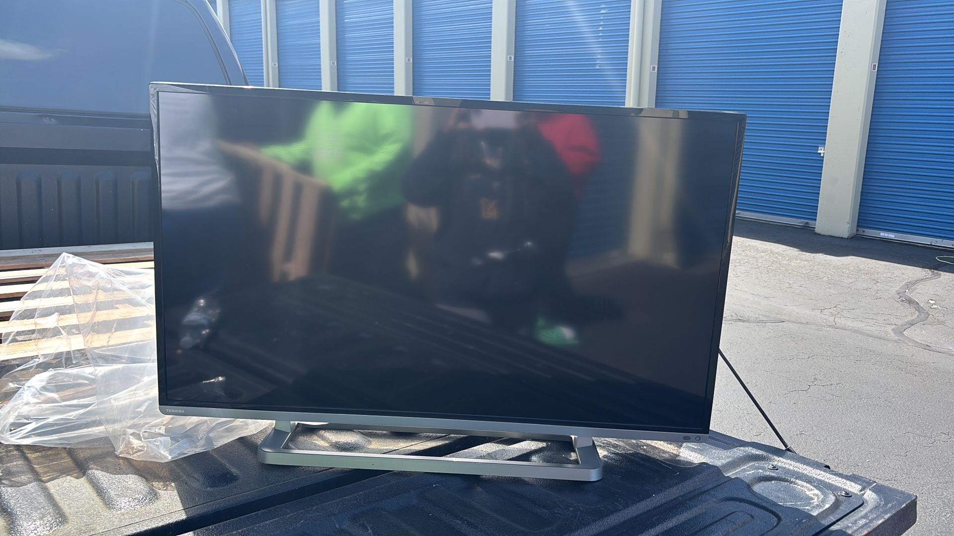 New Tv 40”