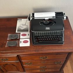 Royal Classic Manual Typewriter Black