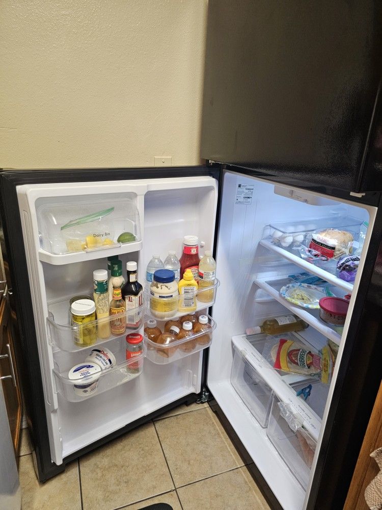 Kenmore Refrigerator  (3 Mo. Old)