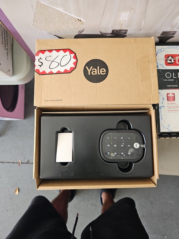 BRAND NEW YALE DIGITAL DOOR LOCK