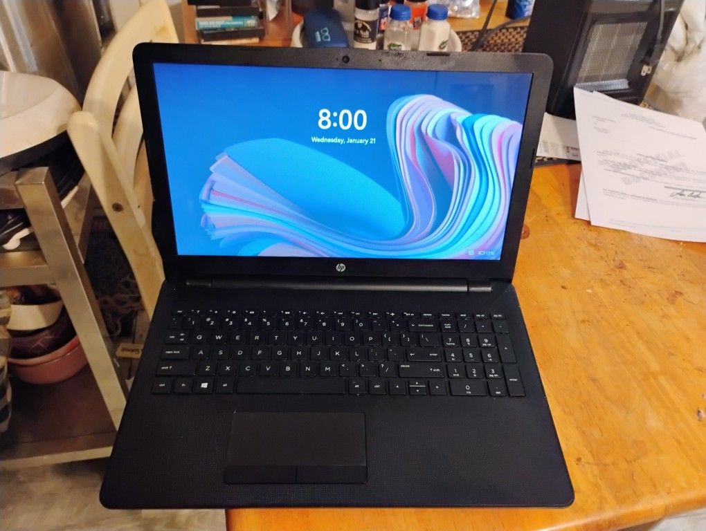HP LAPTOP LARGE SCREEN WIN 10 1TB 8G RAM
