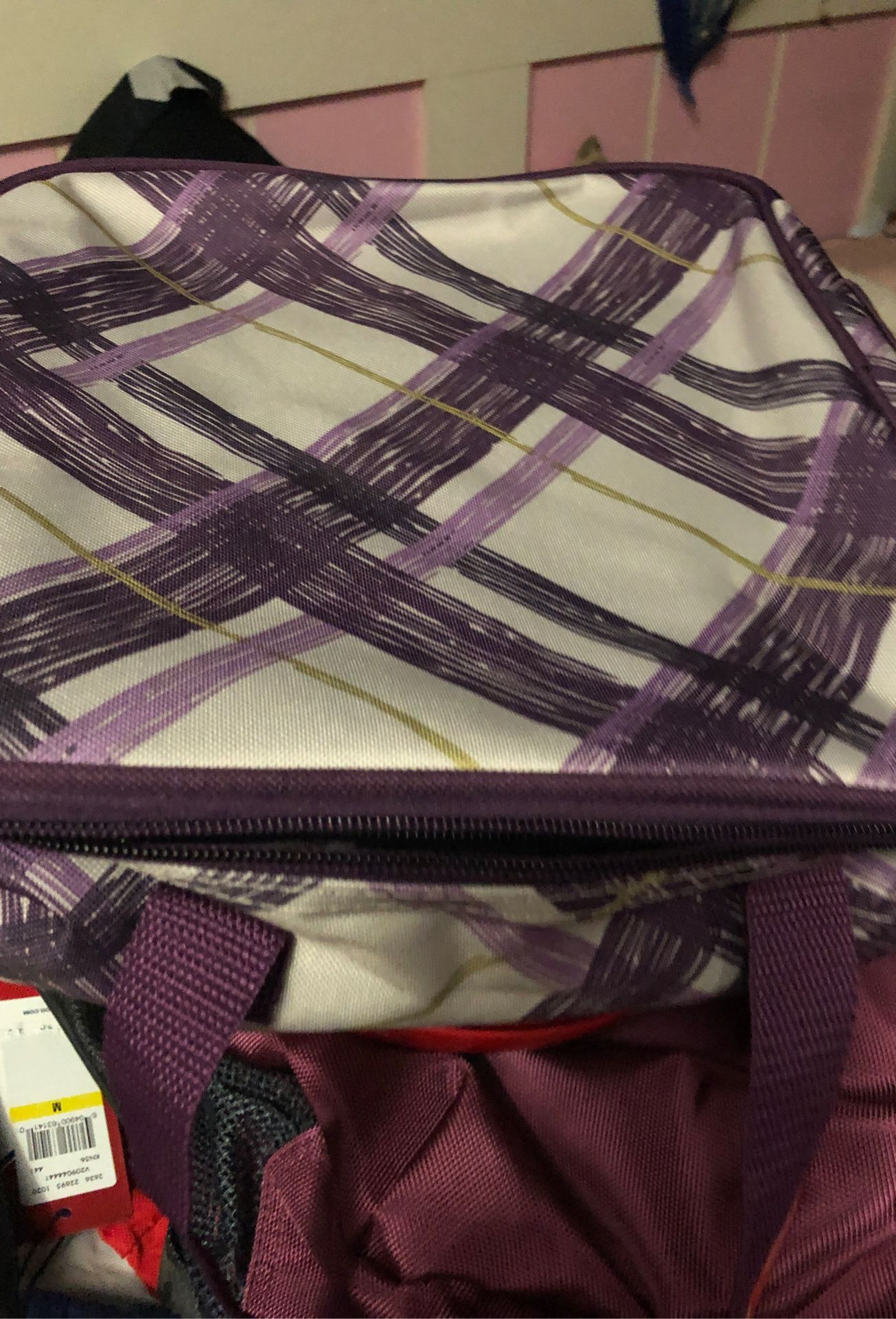Hot/Cold Casserole Dish Carry it keeps items cold orbwarm new with tags attached see pictures for more information
