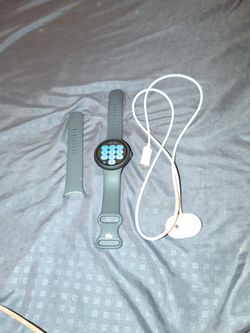 Google Pixel 4 45mm Watch with Charger and Extra Band