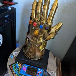 Infinity Gauntlet Replica All Metal w Magnetic Stones
