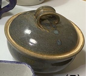 (1) Beautiful vintage studio pottery small casserole dish/bowl with matching lid  signed at bottom.