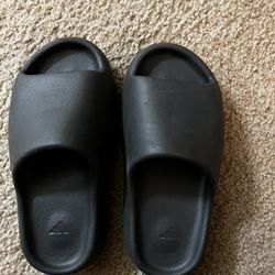 YEEZY SLIDES ONYX BLACK WITH BOX