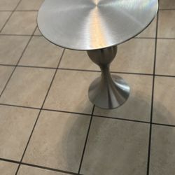 Table / End Table. Lamp Table
