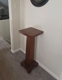 Wood  pedestal