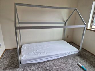 House bed frame- Twin