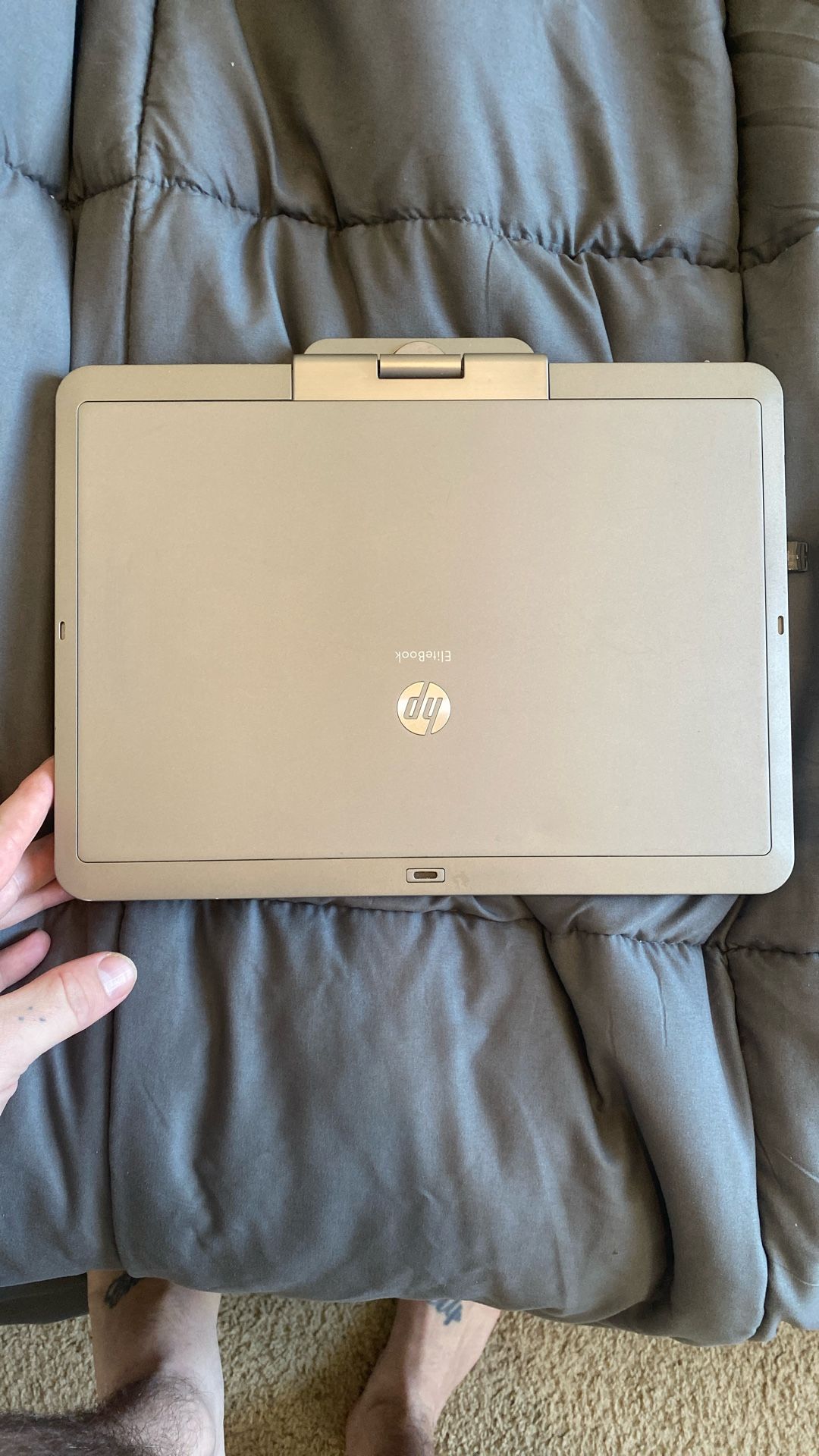 HP EliteBook Comes With Stylist Pen For The Touchscreen