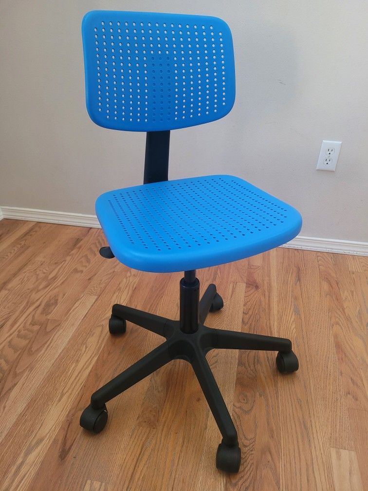 Ikea Kid's Swivel Chair In Excellent Condition