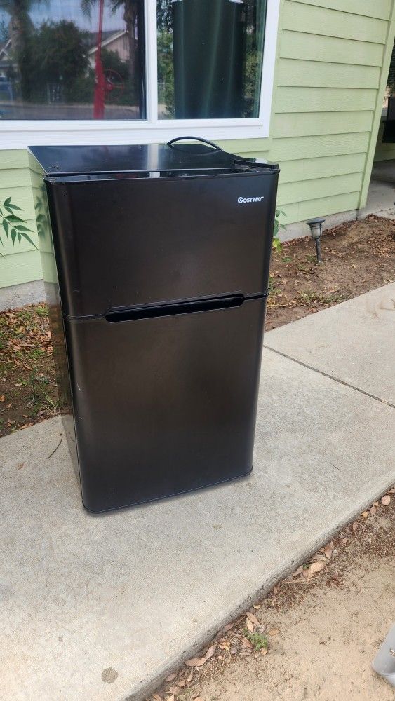 3.2 Cuft Refrigerator/Freezer