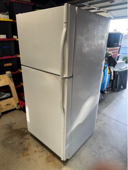 Kenmore Refrigerator (White)