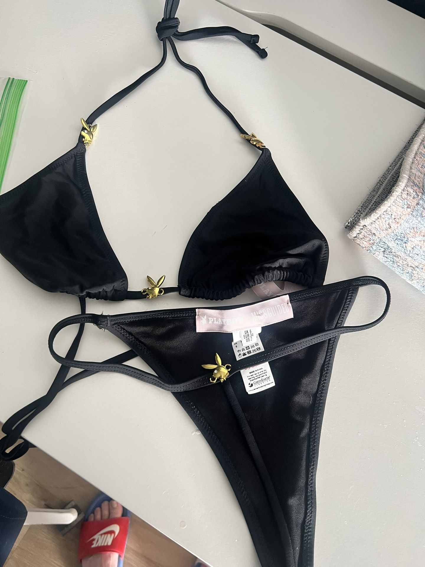 8 Bikinis