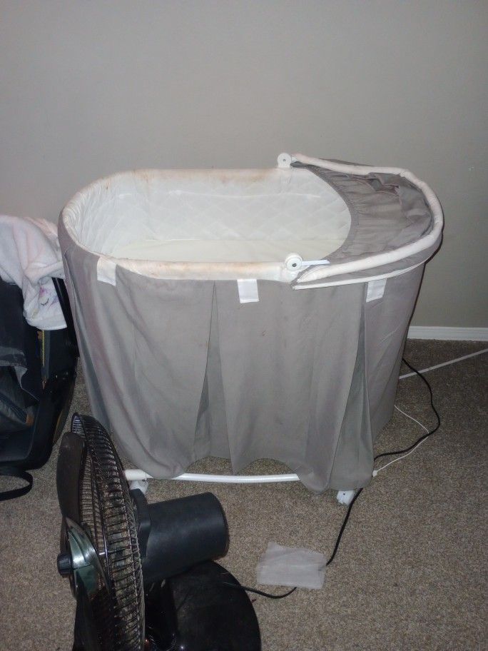 Bassinet On Wheels 