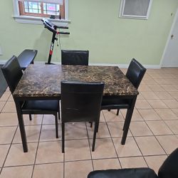 Table With 4 Chairs 