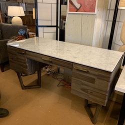 Aura Writing Desk
