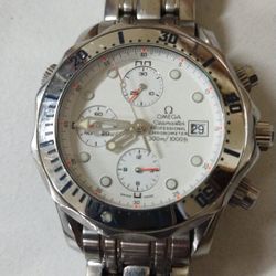 Introducing the OMEGA Seamaster    Professional   Diver 300M  Men's Watch, featuring a bidirectional rotating bezel and a stainless steel bracelet. 