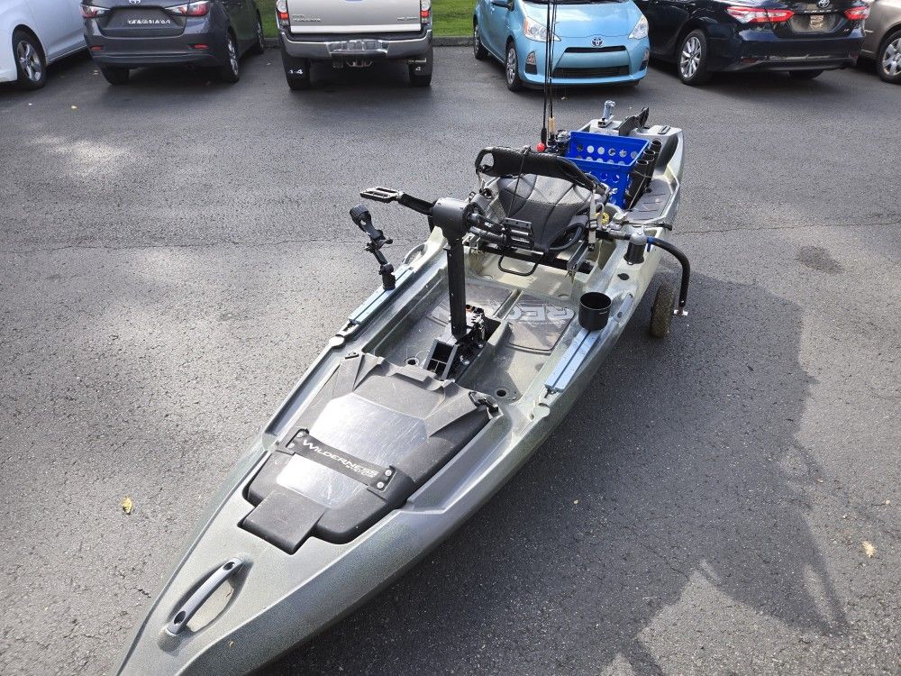 Wilderness Systems Recon 120 HD Peddle Fishing Kayak