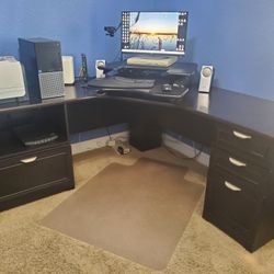 L-shaped or Corner Computer Desk. Other Accessories In Picture are NOT included.