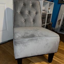 ACCENT CHAIR