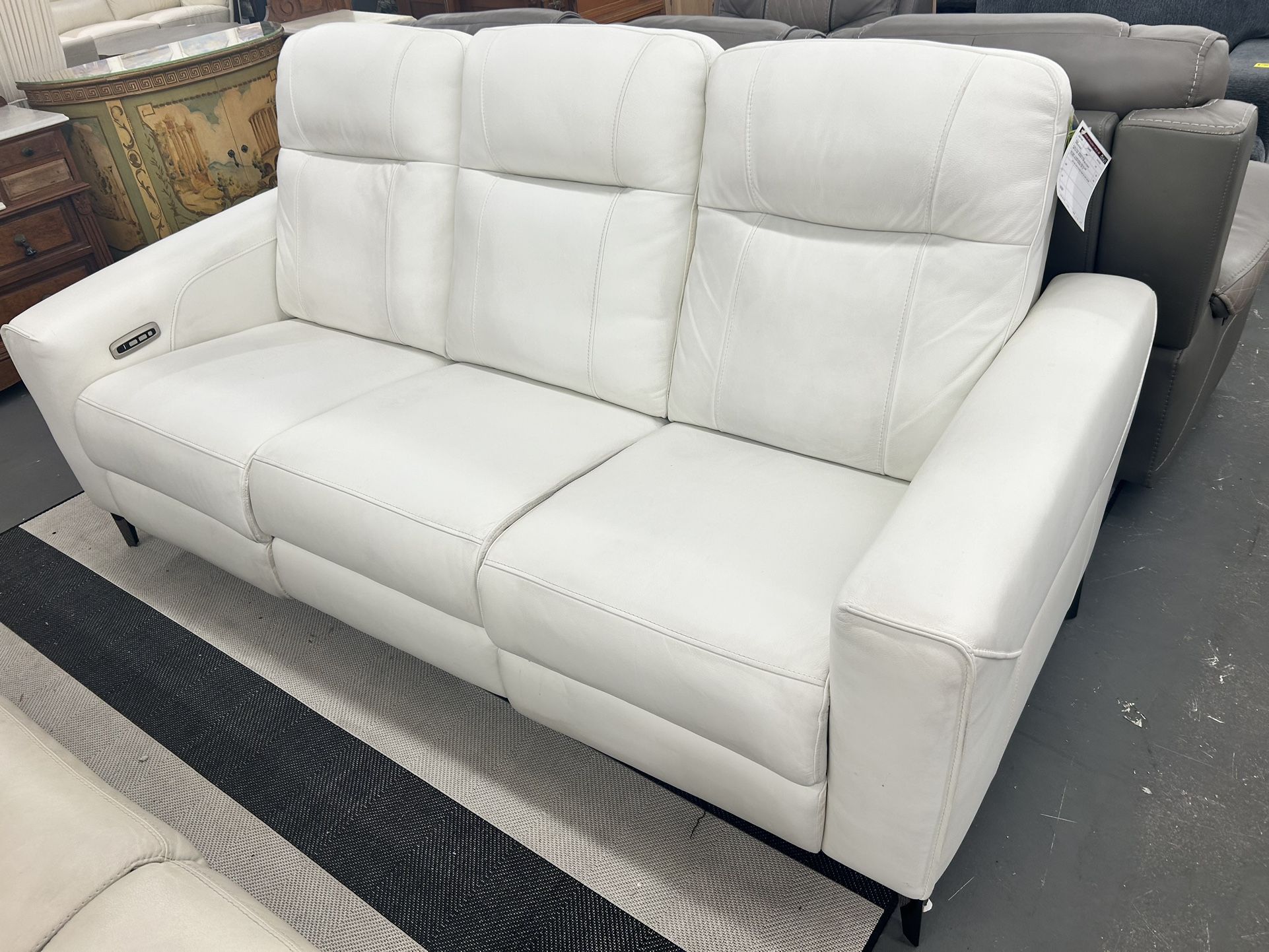 Like New Drew And Johnathan Leather Electric Dual Reclining Couch With Electric Headrests And Dual USB 